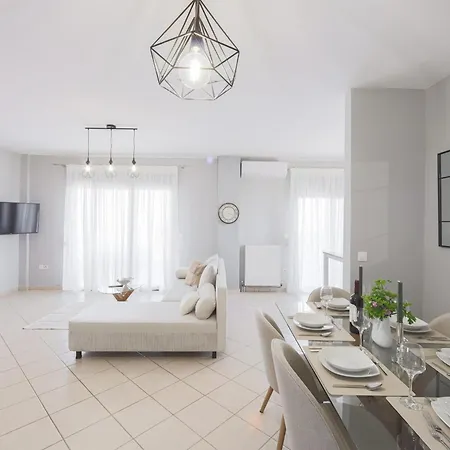 Apartment Electras House *